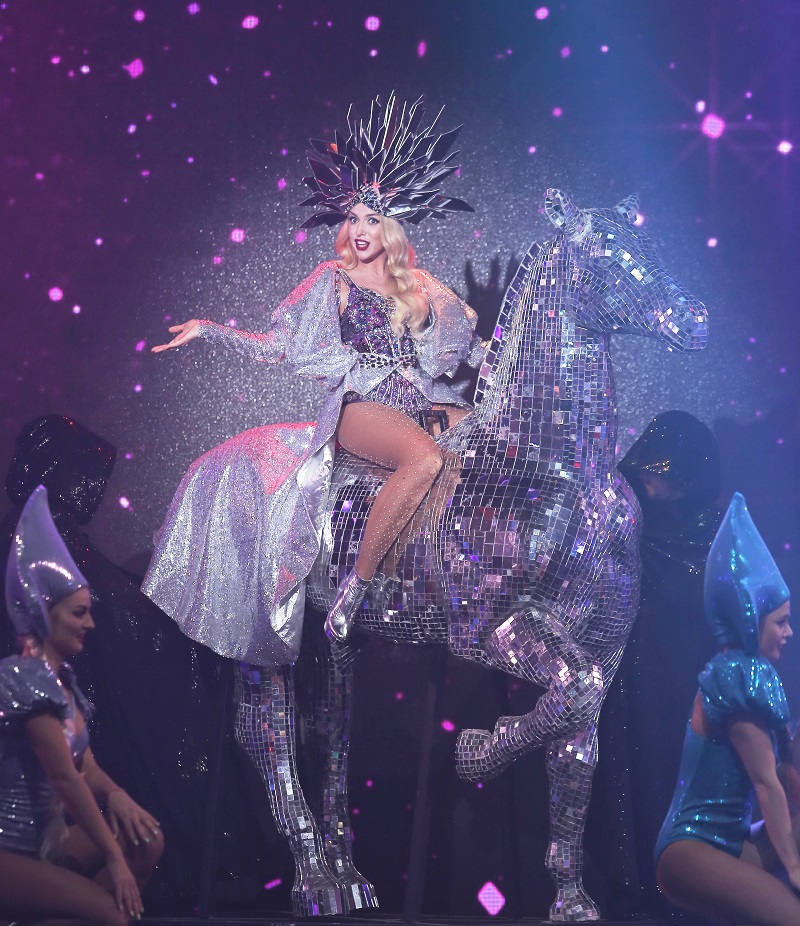 Наталья Могилевская, Loboda, Надежда Мейхер: звезды поздравляют с Новым годом